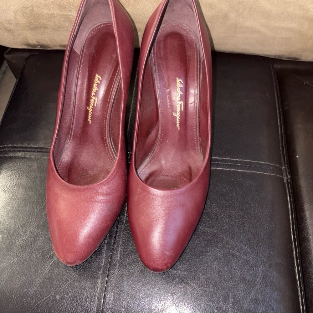 Ferragamo Judy Leather Pump Women's. Size # 7 - Picture 14 of 15